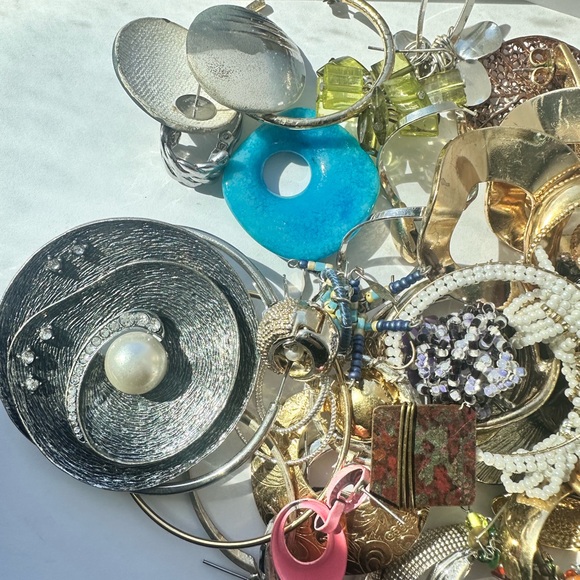 Vintage Jar of Mixed Jewelry –Mismatched, Broken, Craft Repurpose Pieces - Picture 4 of 13